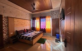 Kanatal'S Valley View Inn